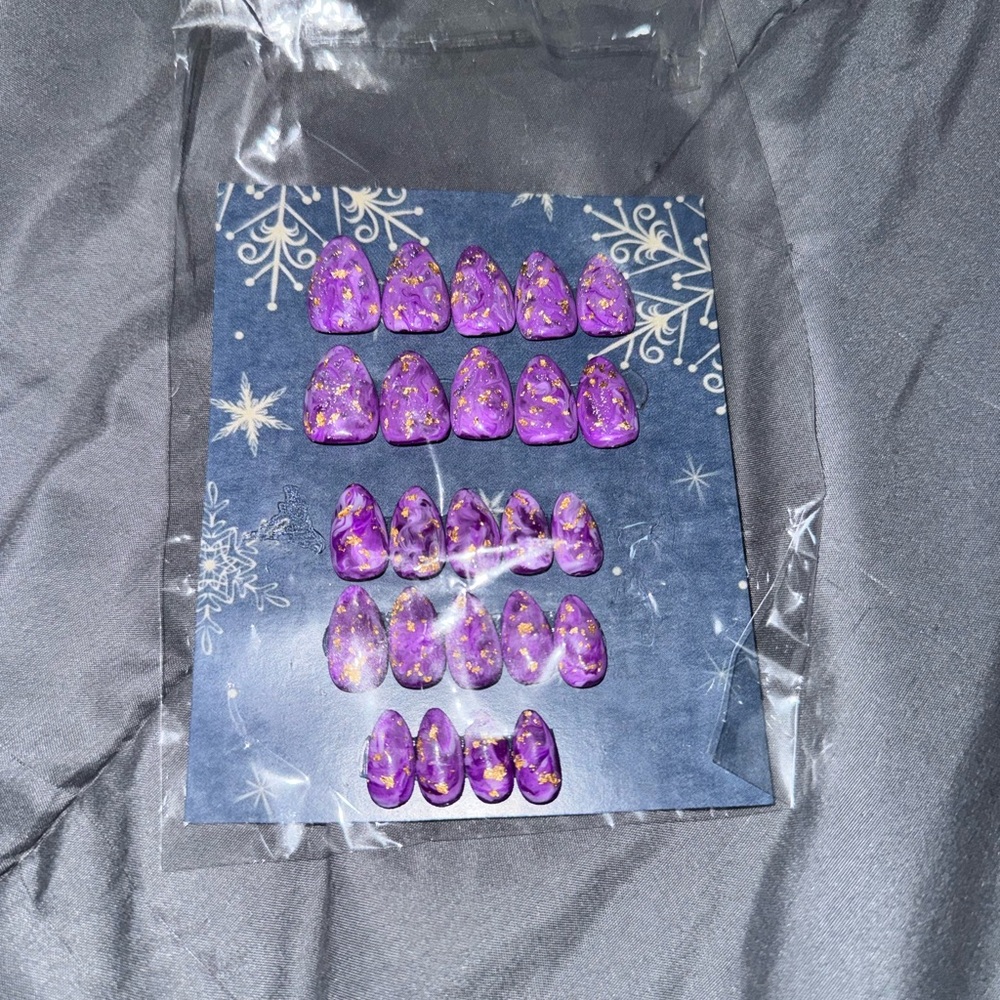 Nail bundle - Picture 2 of 2